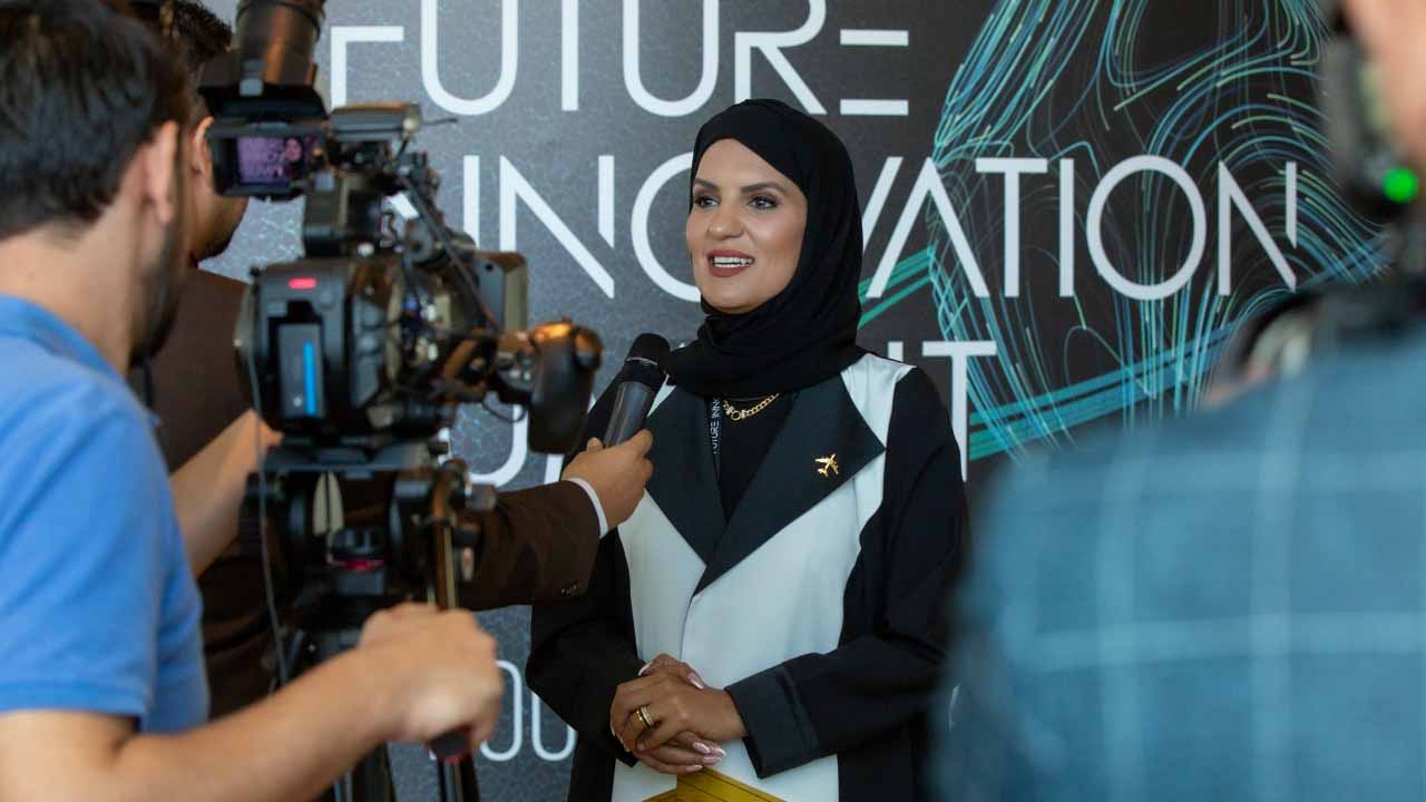 صورة بعنوان: أول مهندسة طيران إماراتية:الإماراتيات ملهمات لغيرهن من نساء العالم 