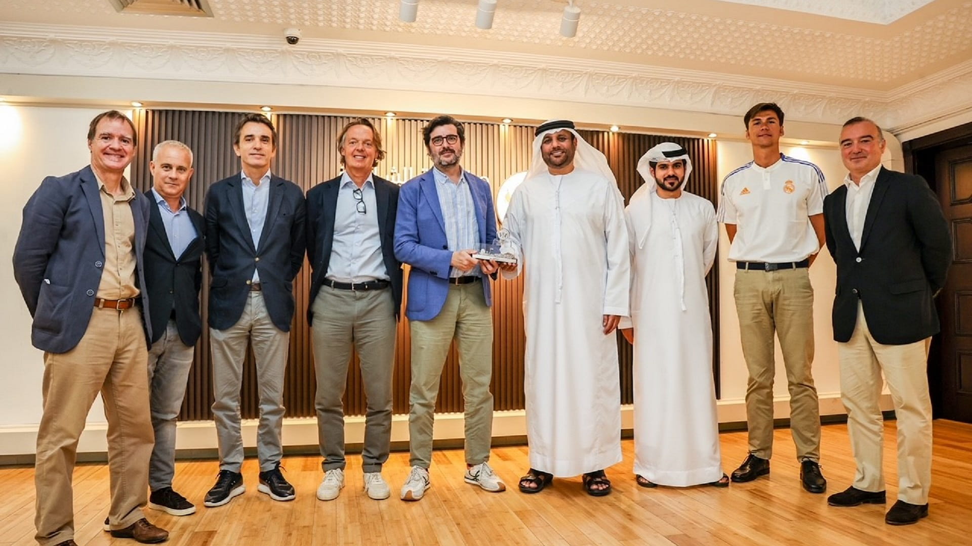 صورة بعنوان: نادي ريال مدريد يبحث التعاون مع مجلس الشارقة الرياضي  