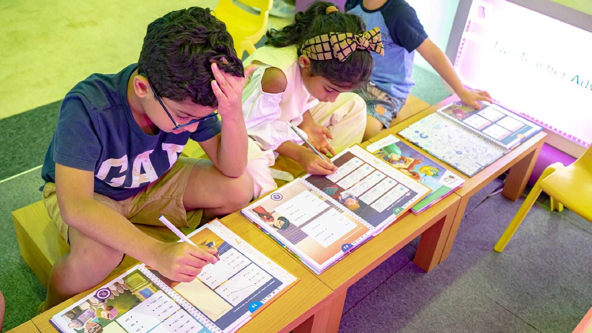 Image for the title: SCRF 2022 makes knowledge more accessible with topnotch edu tech 