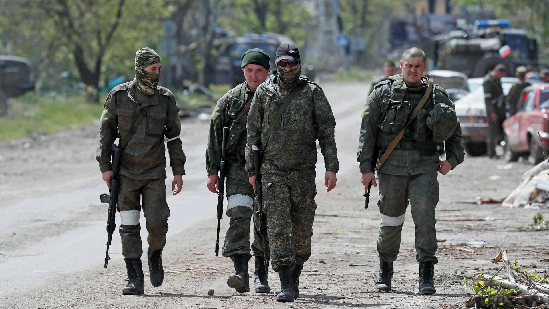 صورة بعنوان: روسيا: 1730 جندياً أوكرانياً استسلموا في آزوفستال منذ الاثنين 