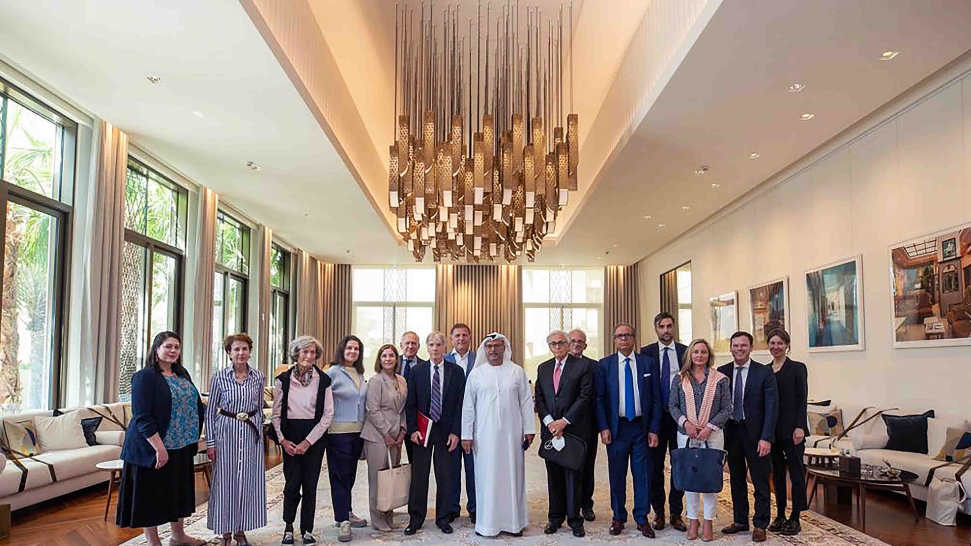 صورة بعنوان: قرقاش يلتقي وفداً رفيع المستوى من مؤسسة "راند" 