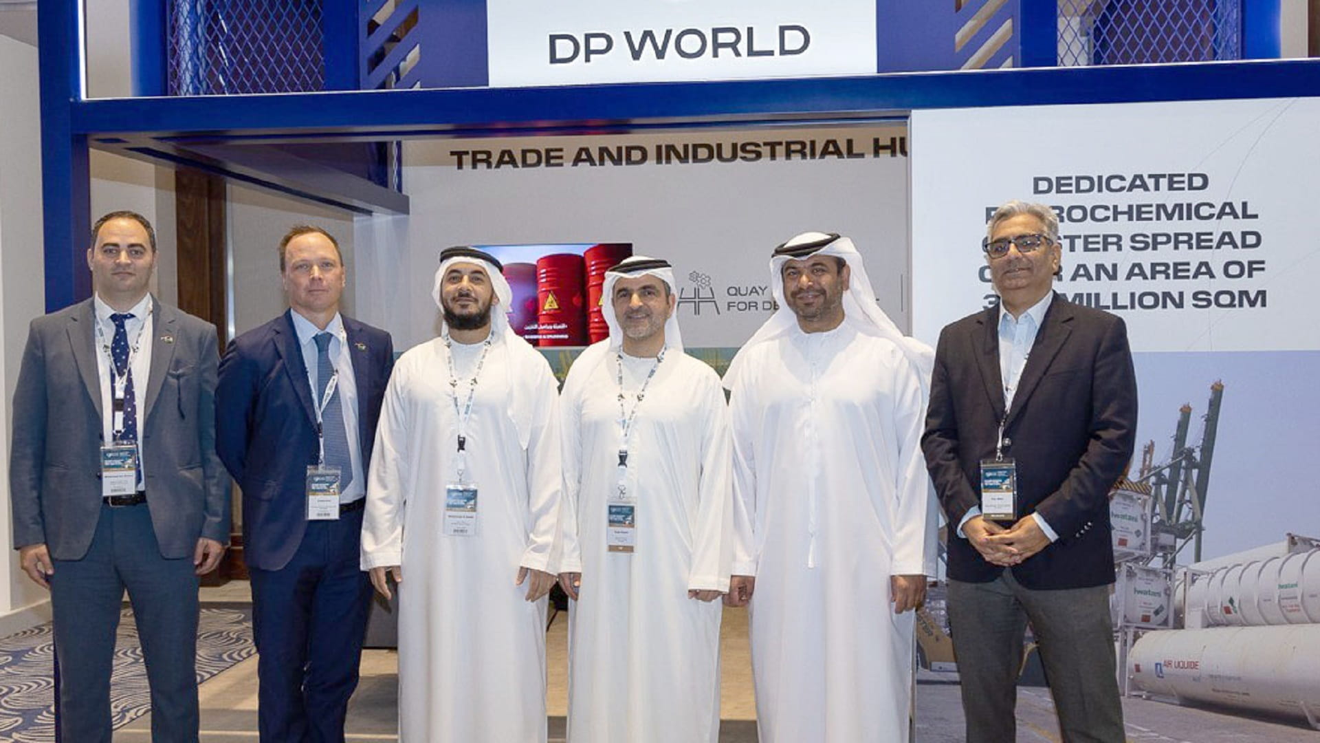 صورة بعنوان: موانئ دبي العالمية تستعرض إمكانات مرافقها للبتروكيماويات 