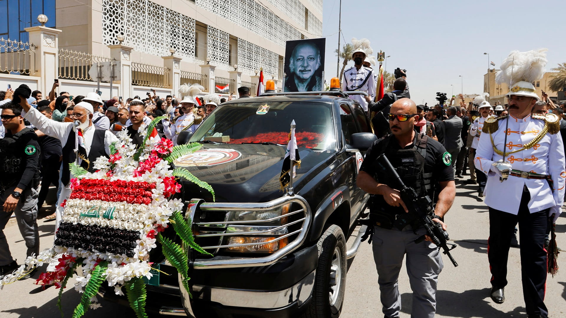 صورة بعنوان: العراق يودع "شاعر القصيدة المهربة" مظفر النواب عن 88 عاماً 