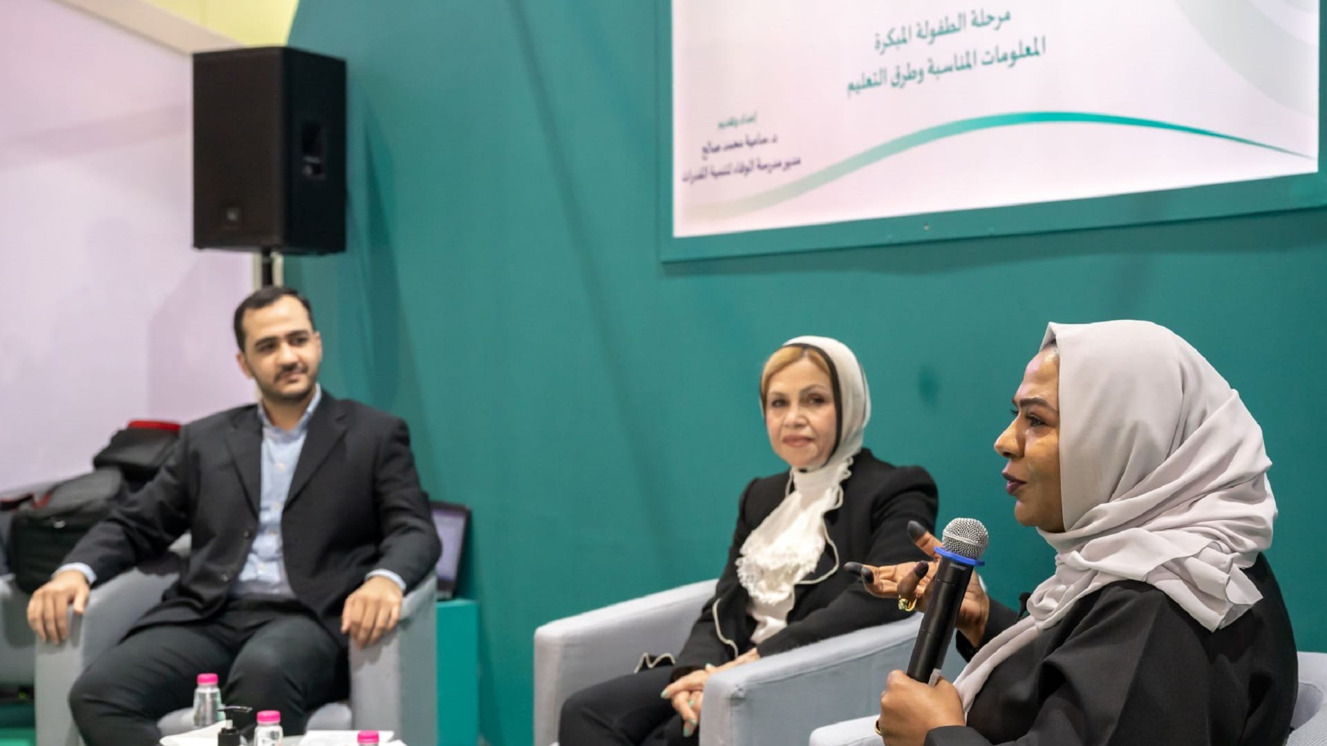 صورة بعنوان: جلسة في "الشارقة القرائي للطفل" تستعرض أنواع وطرق التربية الصحيحة 