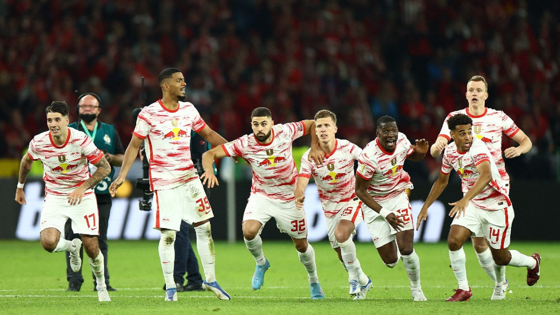 صورة بعنوان: لايبزج يتوج بلقب كأس ألمانيا لكرة القدم  