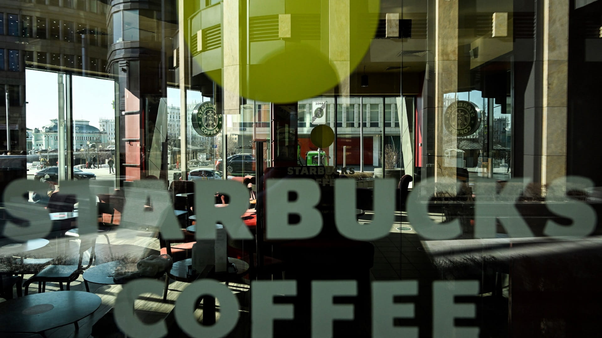 Image for the title: Starbucks to exit Russia after military campaign in Ukraine 