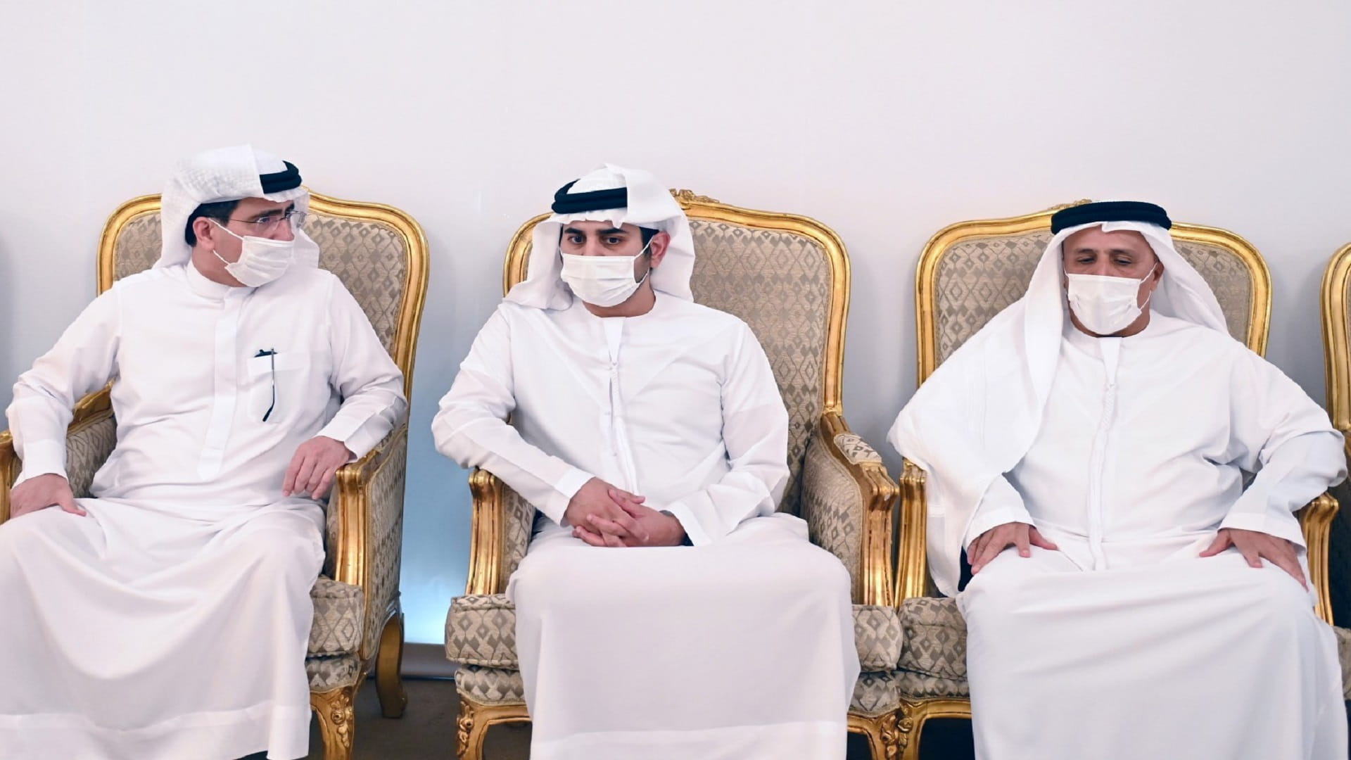 صورة بعنوان: مكتوم بن محمد وأحمد بن محمد يقدمان واجب العزاء بوفاة ميثاء الطاير 