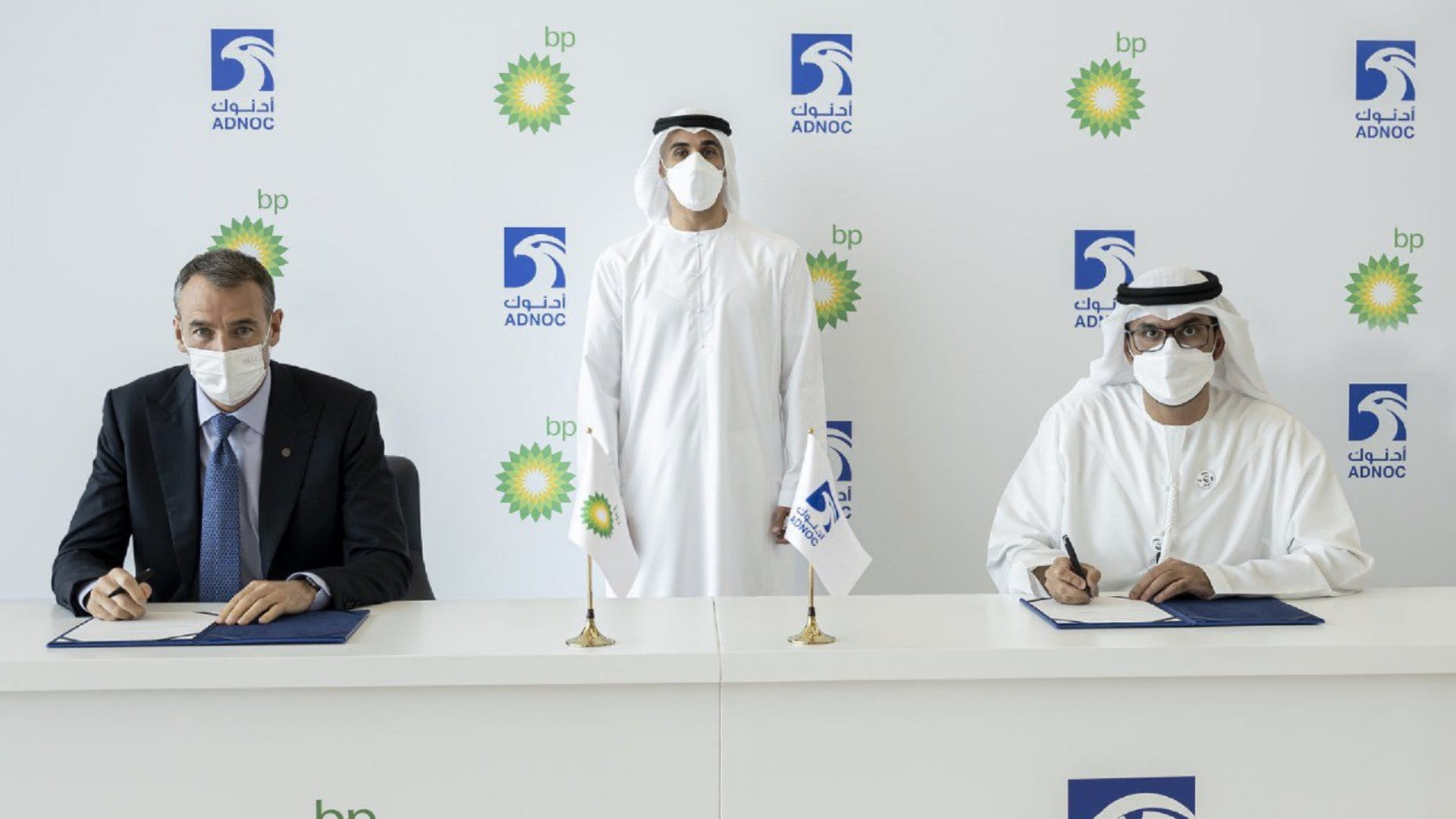 صورة بعنوان: خالد بن محمد بن زايد يشهد توقيع شراكة بين "أدنوك"و"مصدر" و"بي بي"  