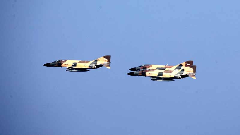 صورة بعنوان: مقتل طيارَين جراء تحطم مقاتلة من طراز "أف-7" وسط إيران 