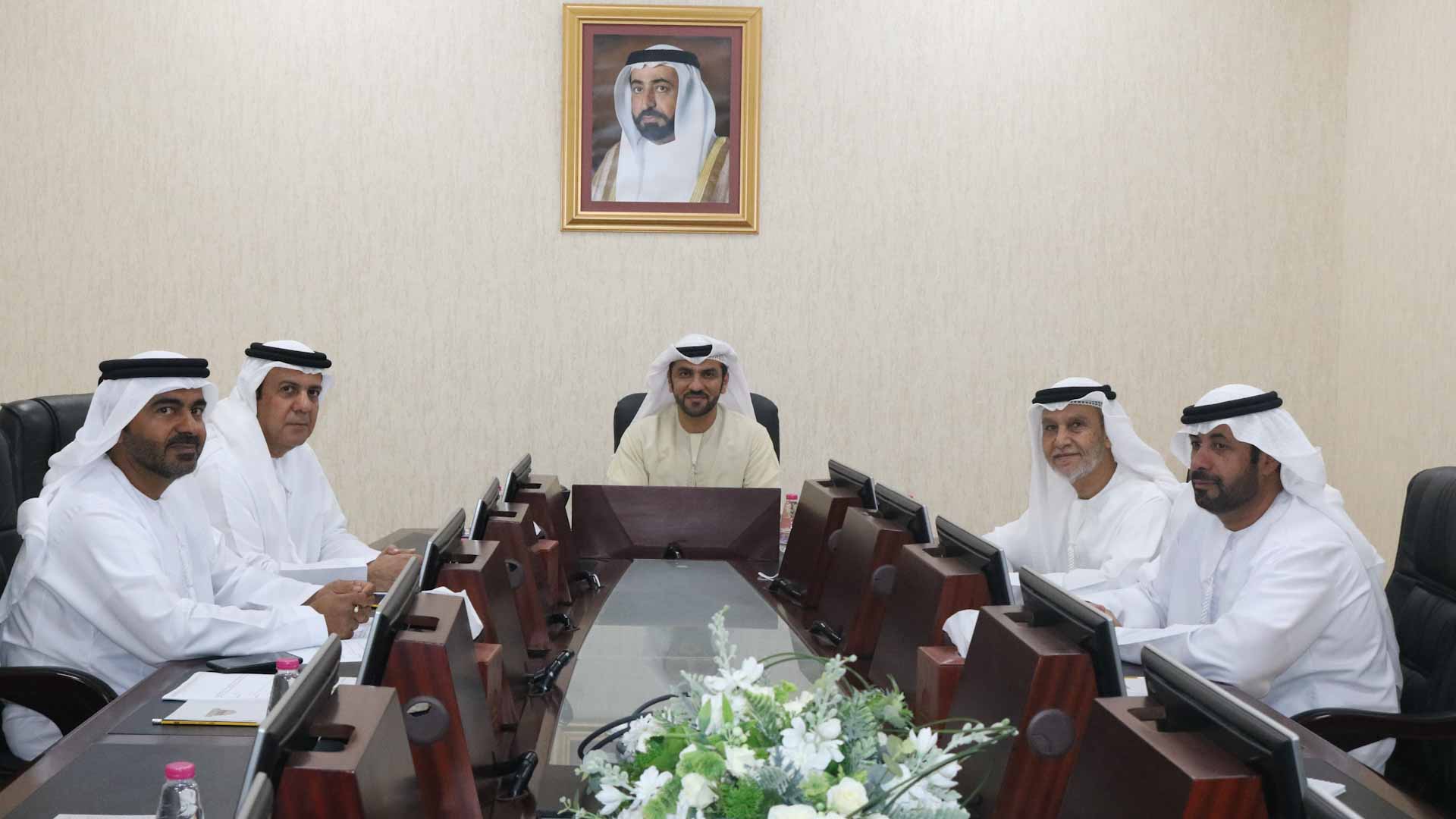 صورة بعنوان: لجنة التوصيات بالاستشاري تعد توصياتها بشأن شرطة الشارقة  