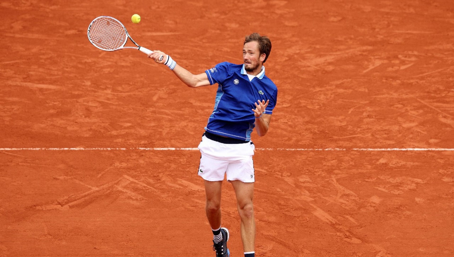 صورة بعنوان: ميدفيديف يتأهل بسهولة للدور الثاني ببطولة فرنسا المفتوحة للتنس 