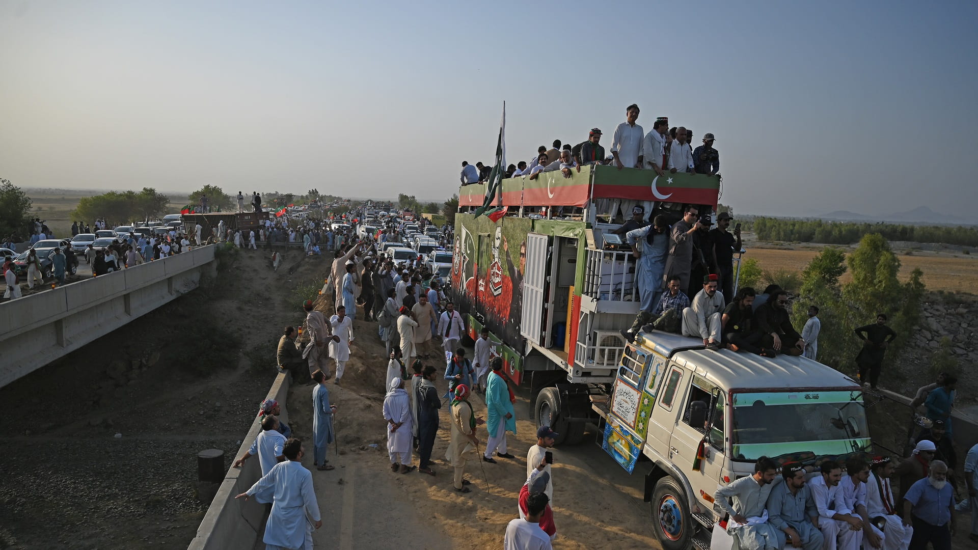Image for the title: Former Pakistan PM leads protest march on blockaded Islamabad 