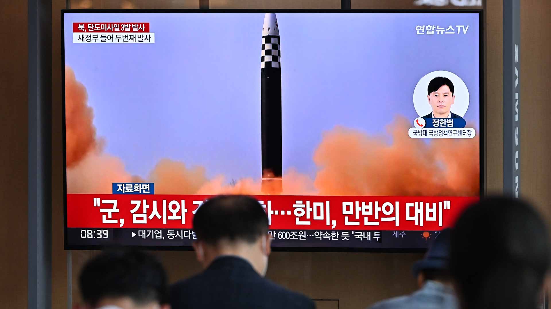 صورة بعنوان: بيونغ يانغ تطلق 3 صواريخ عابرة للقارات في ختام زيارة بايدن لآسيا 