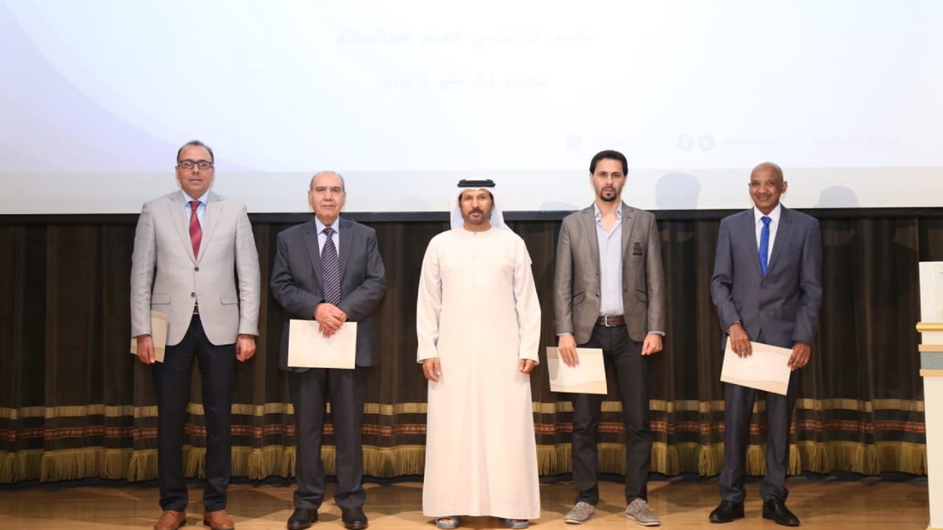 صورة بعنوان: بيت الشعر في الشارقة ينظم أمسية سورية عراقية 