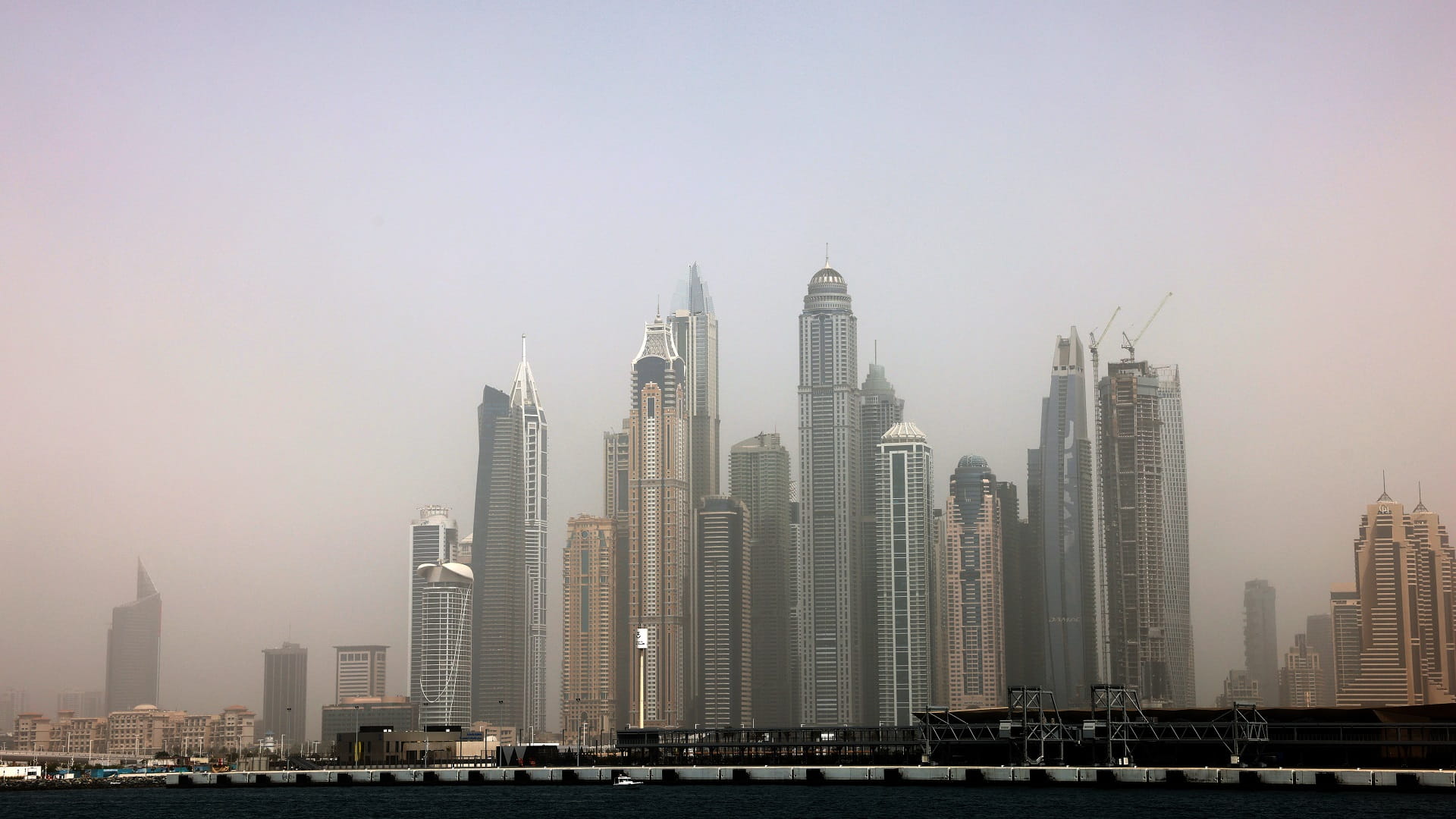 صورة بعنوان: الأرصاد: طقس الغد صحو ومغبر أحياناً ورطب ليلاً 