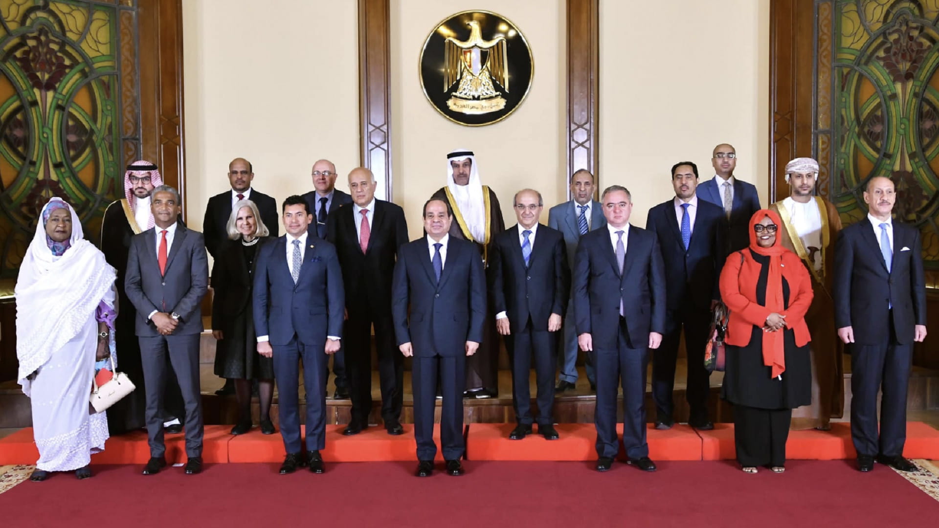 صورة بعنوان: السيسي يؤكد أهمية توعية الشباب العربي بالانخراط في التحول الرقمي 