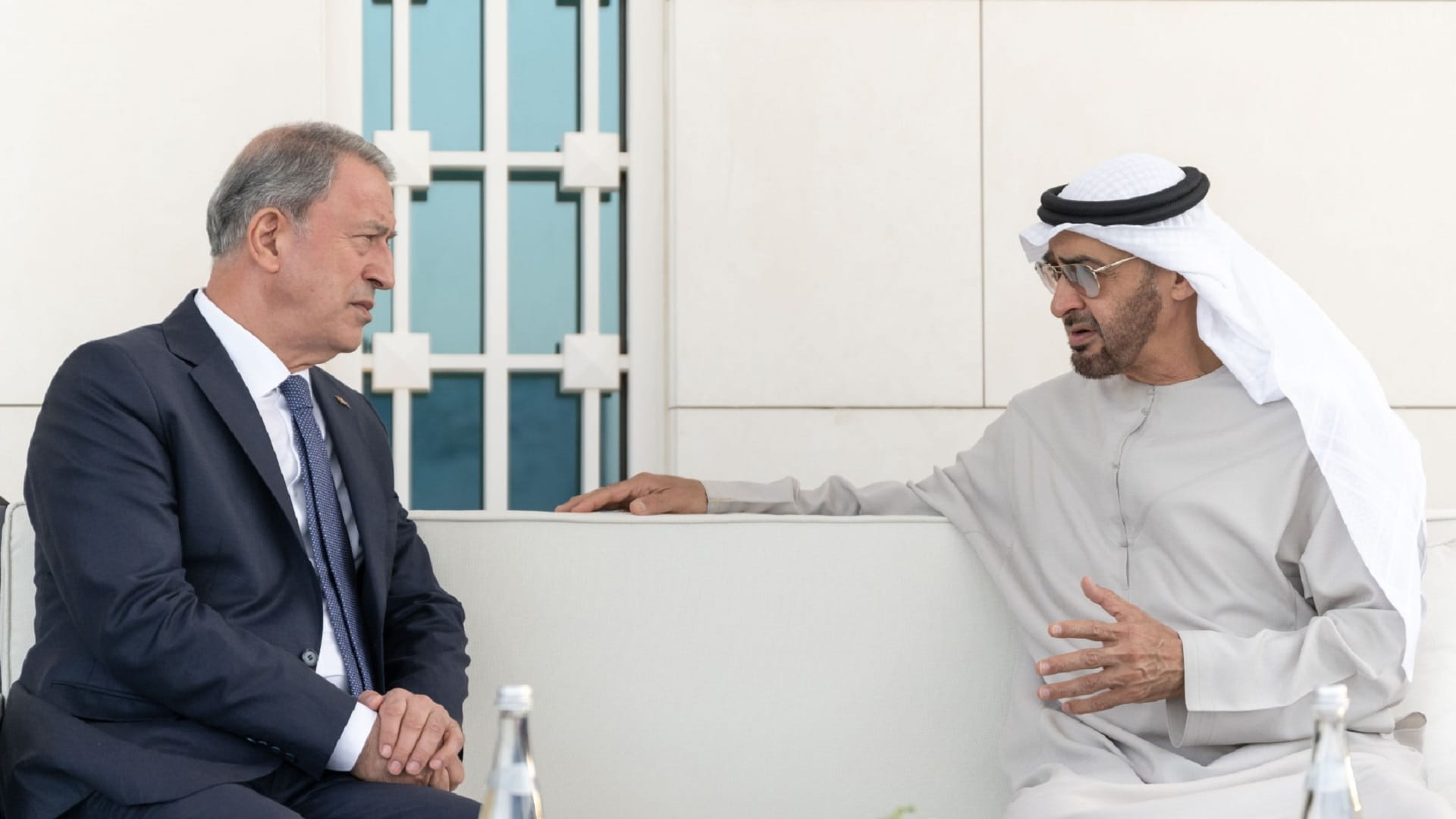 صورة بعنوان: رئيس الدولة يتقبل تعازي وزير الدفاع التركي في وفاة "فقيد الوطن" 