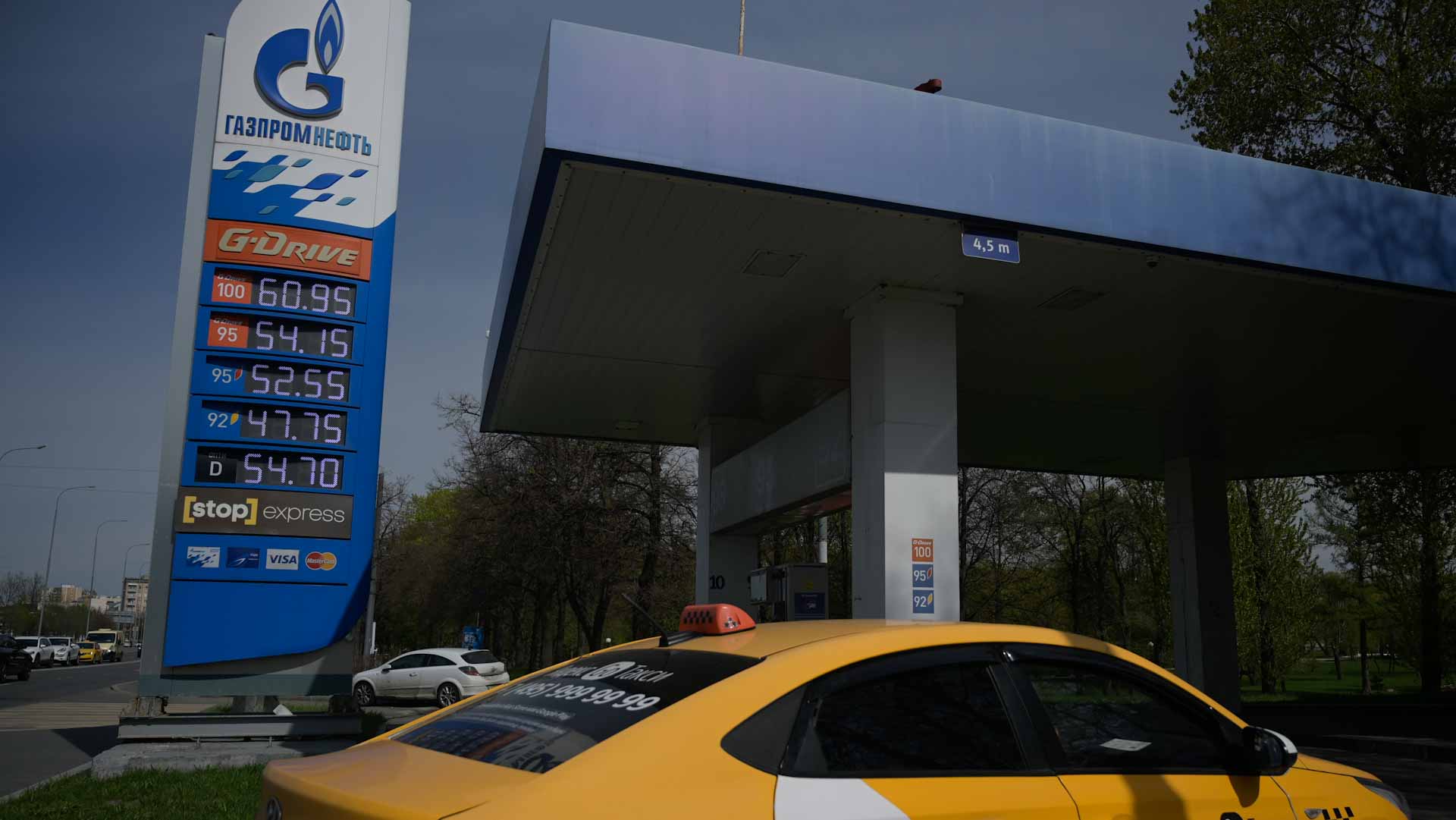 Image for the title: Russia's Gazprom suspends gas supplies to Netherlands 