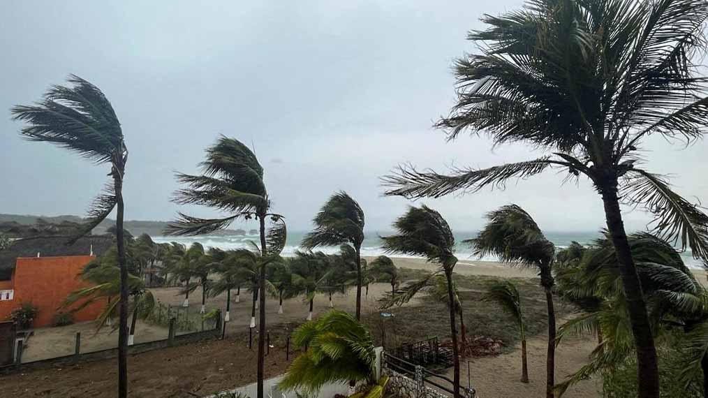 صورة بعنوان: إعصار أغاتا يضرب جنوب المكسيك مصحوباً بأمطار غزيرة ورياح قوية 