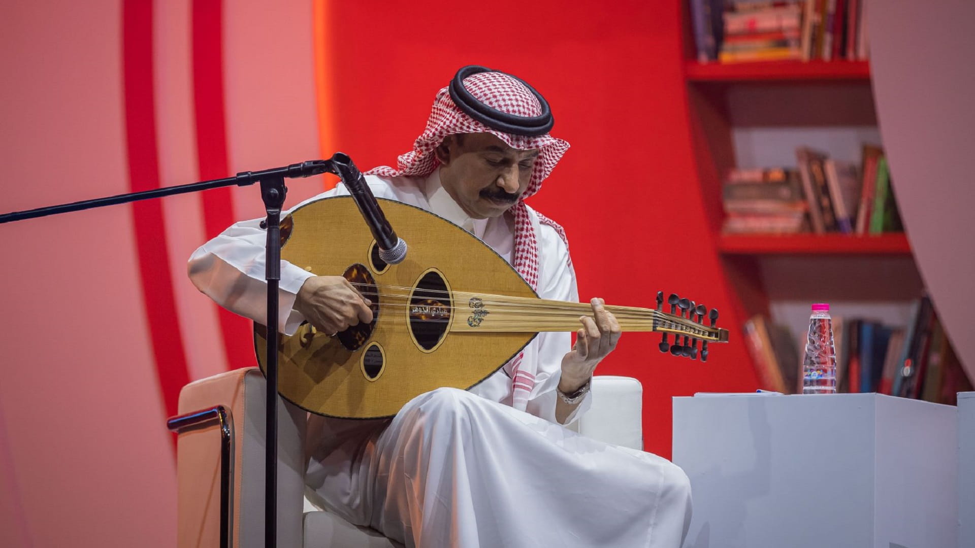 صورة بعنوان: عبادي الجوهر: الشارقة بيت الفن واحتضنتني منذ سبعينات القرن الماضي  