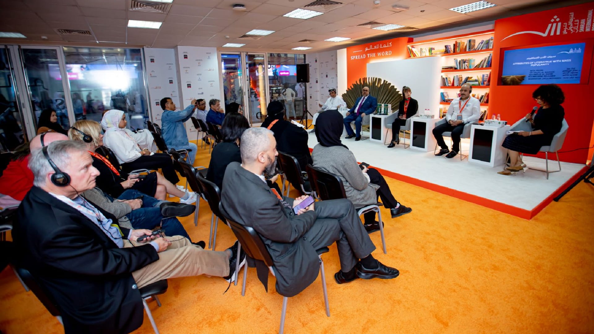 صورة بعنوان: معرض الشارقة للكتاب يطرح تساؤلات حول سمات الأدب الجماهيري 