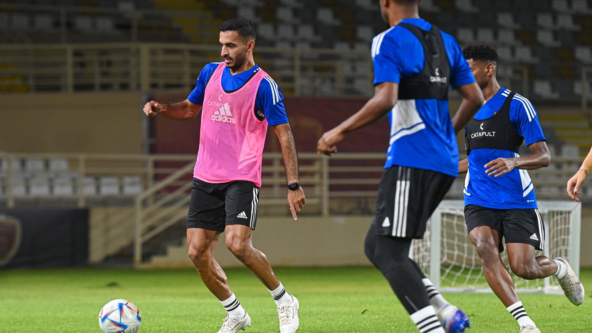 صورة بعنوان: منتخبنا الوطني ينهي معسكر أبوظبي السبت بمواجهة كازاخستان ودياً 