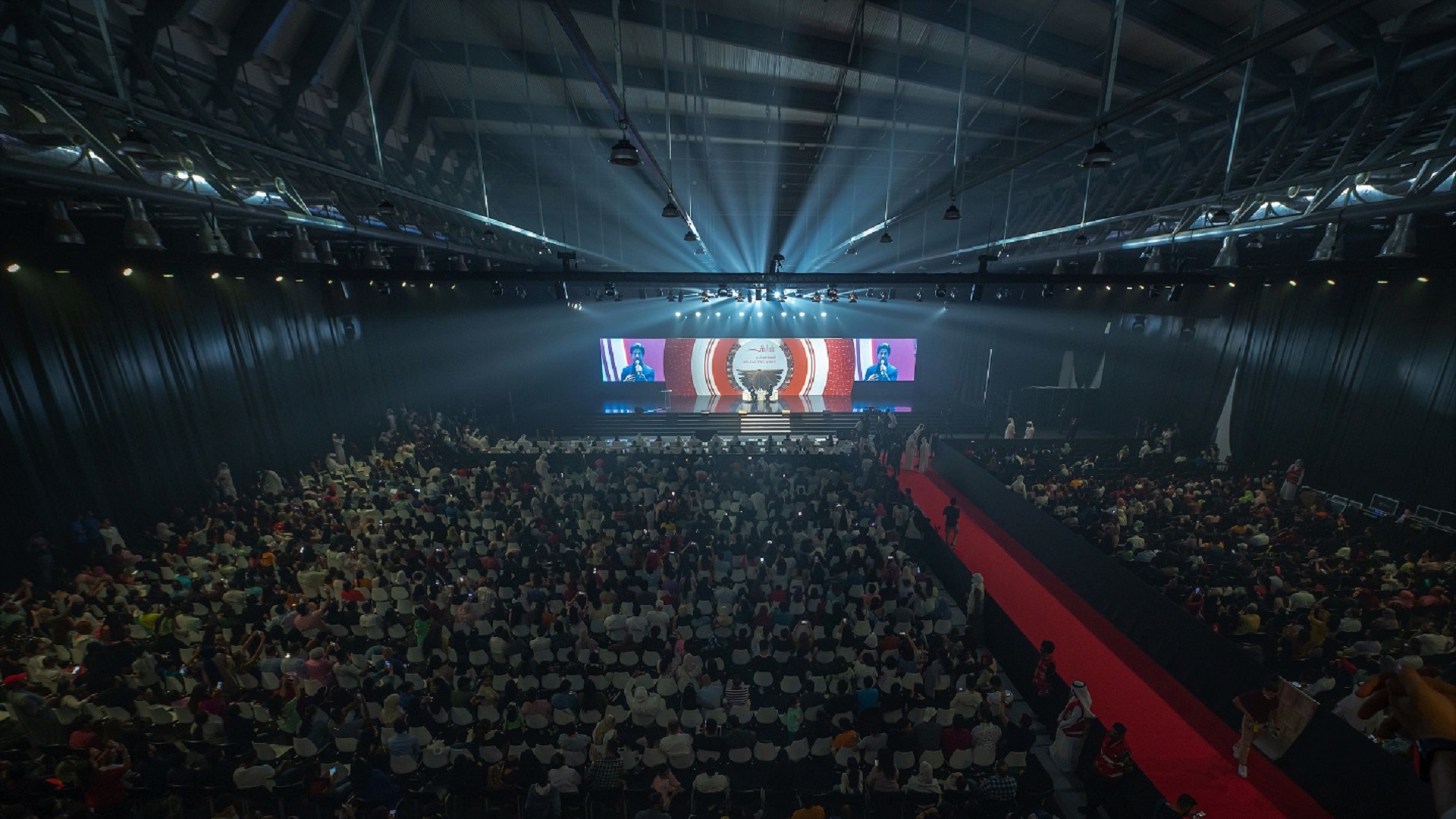 صورة بعنوان: شاروخان لجمهور الشارقة للكتاب: بالكتب نقدر مشتركاتنا الإنسانية 