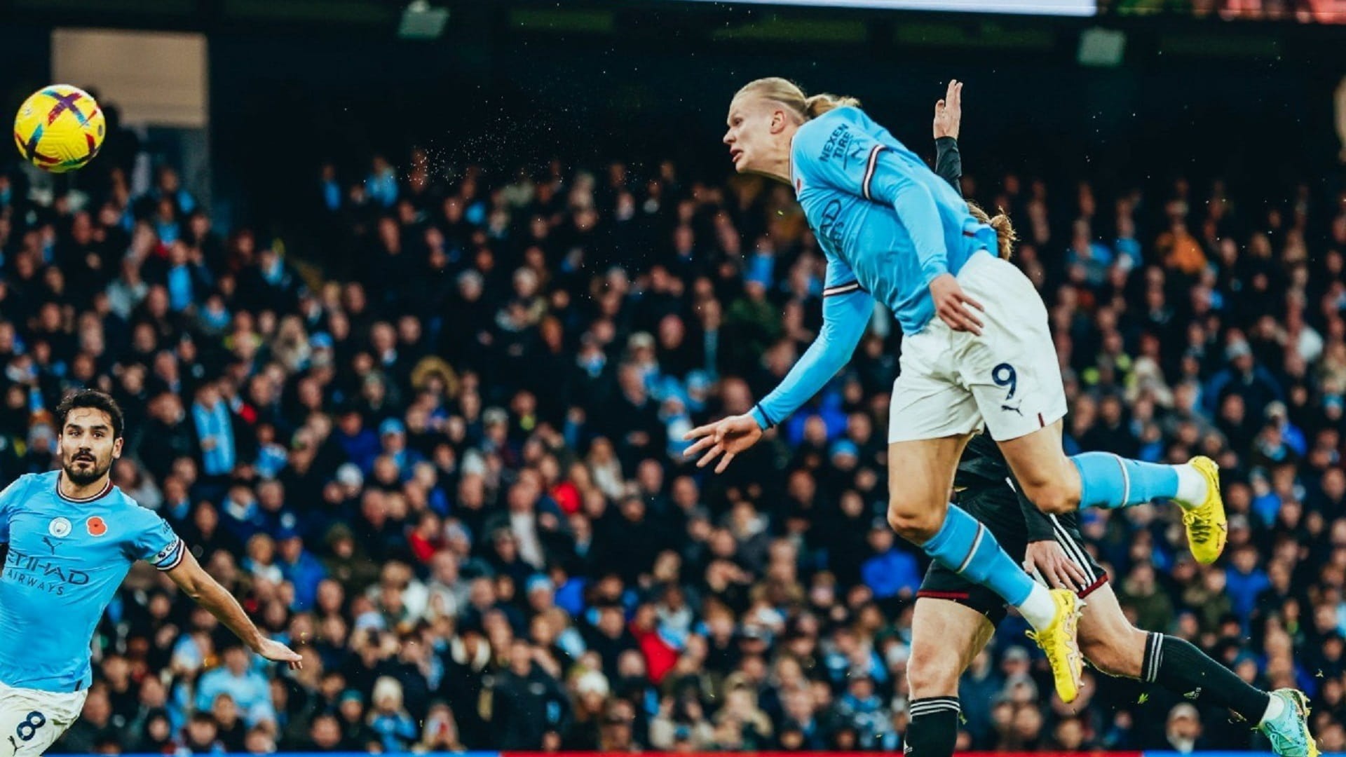 صورة بعنوان: هالاند يهدي مانشستر سيتي صدارة الدوري الإنجليزي مؤقتاً 