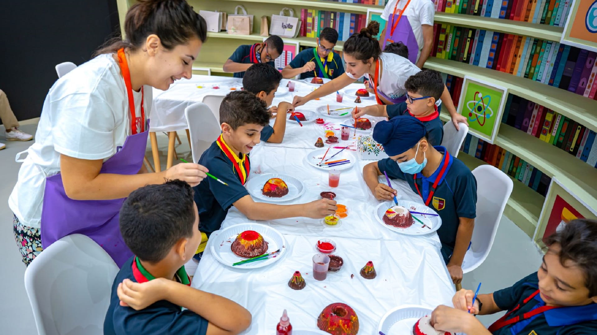 صورة بعنوان: "مختبر العلوم" علم بطعم الفن في معرض الشارقة الدولي للكتاب 