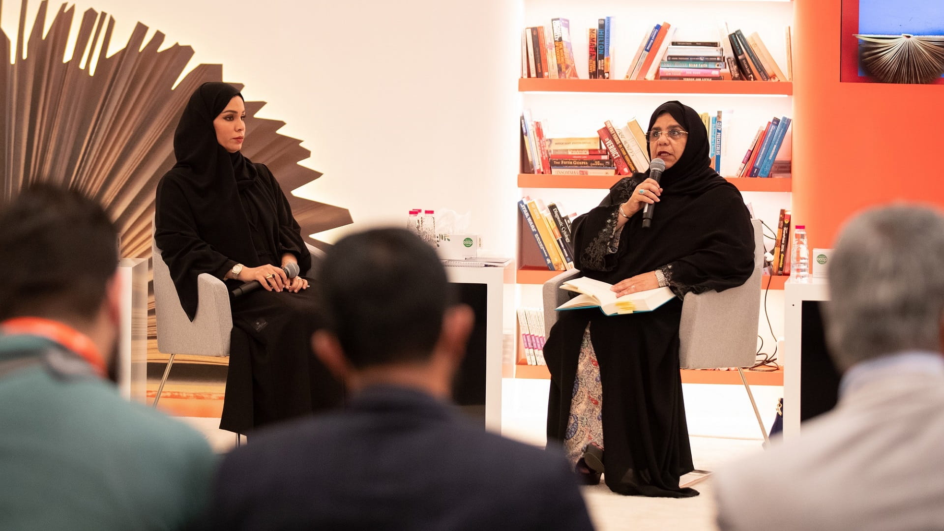 صورة بعنوان: "الشارقة للكتاب": "رسائل جوهرية" ومضات فكرية تستهدف بناء الإنسان 