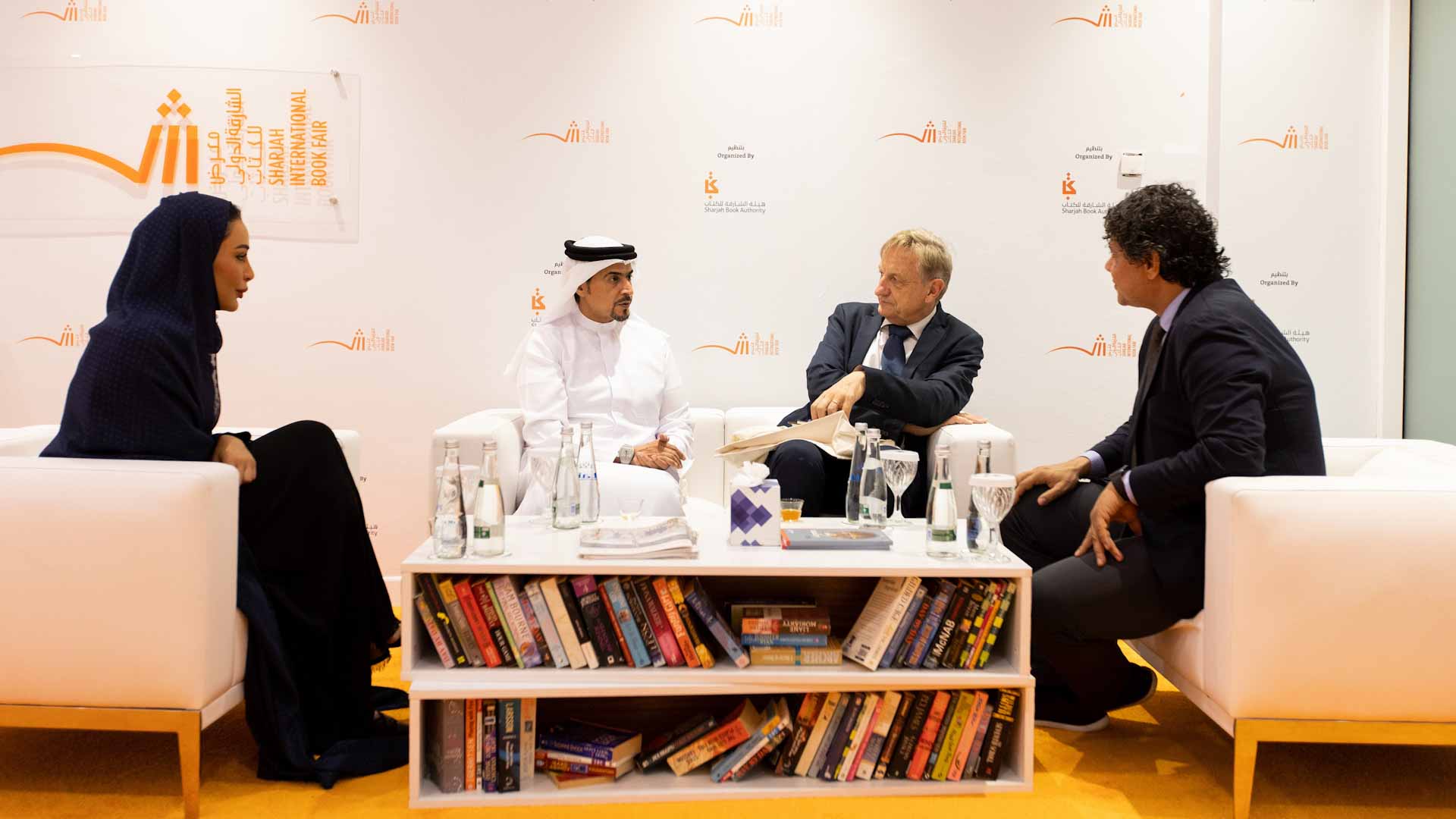 صورة بعنوان: العامري ورئيس "لقاء ريمني" الإيطالية يبحثان فرص التعاون الثقافي  