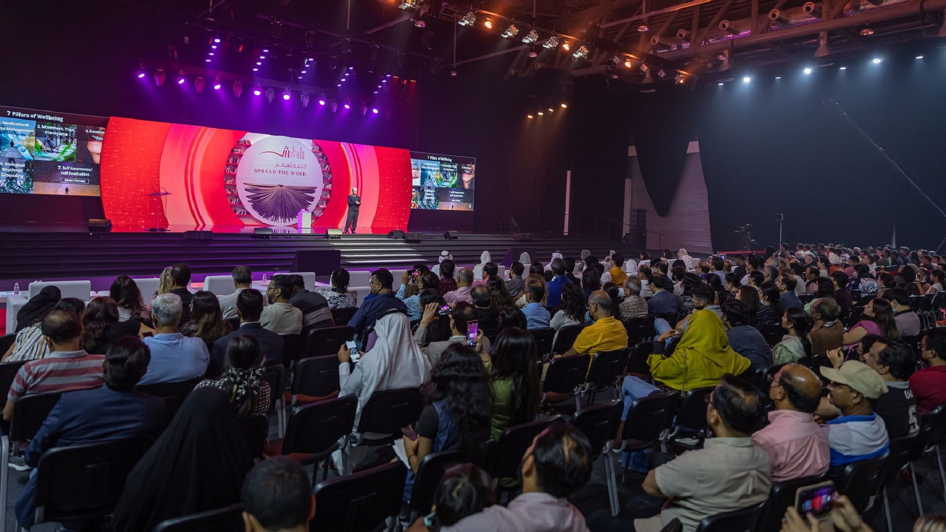 صورة بعنوان: ديباك شوبرا يشارك جمهور معرض الشارقة للكتاب 7 نصائح لحياة متوازنة  