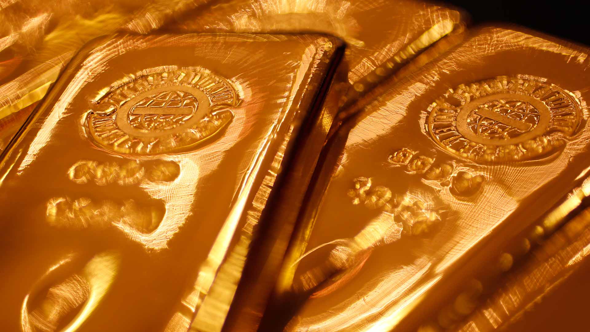 صورة بعنوان: المعدن الأصفر يقفز 2% بفعل تراجع الدولار ومشتريات فنية 