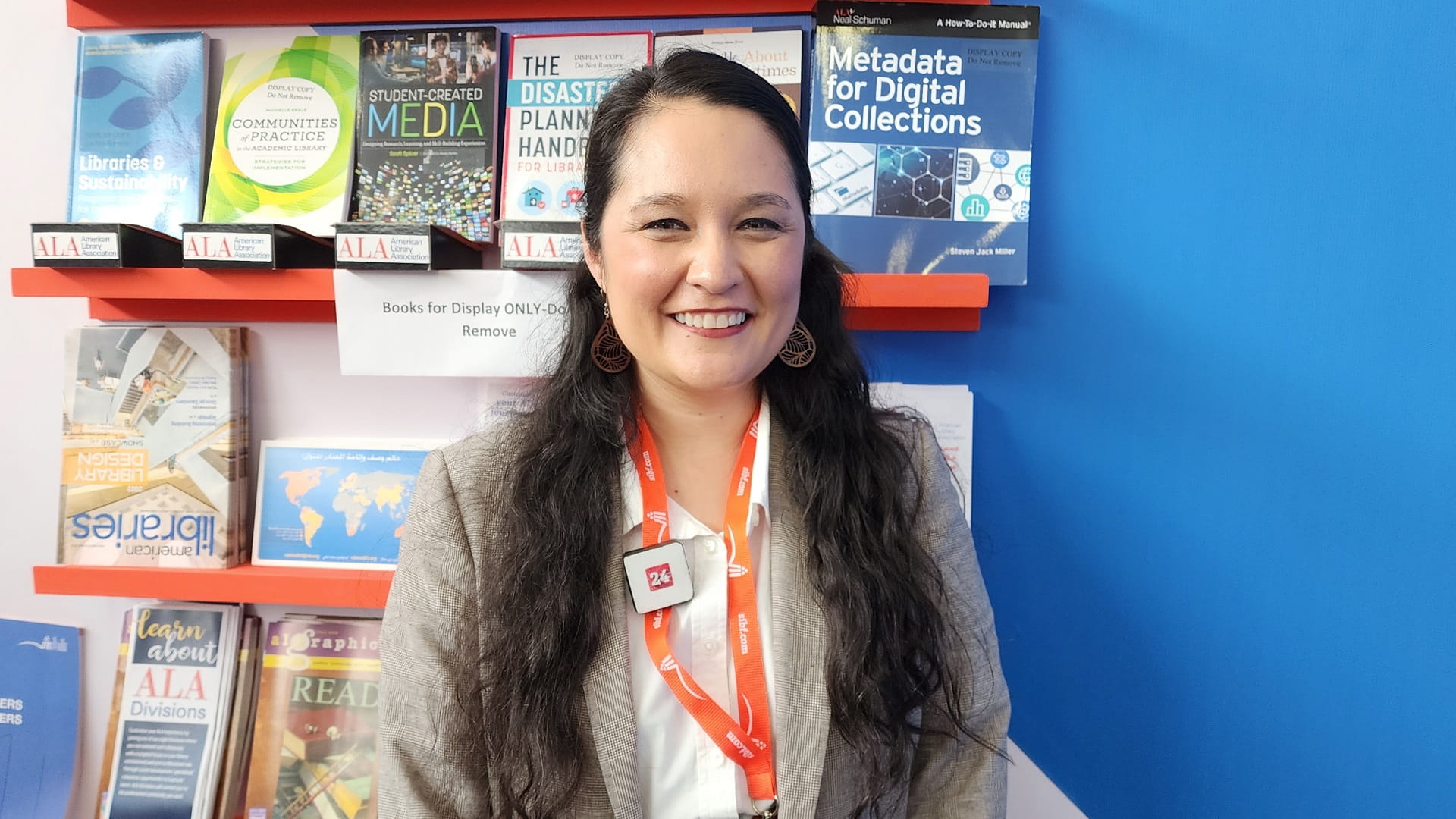 صورة بعنوان: لوزادا: مؤتمر الشارقة الدولي للمكتبات فرصة رائعة لتبادل الأفكار 