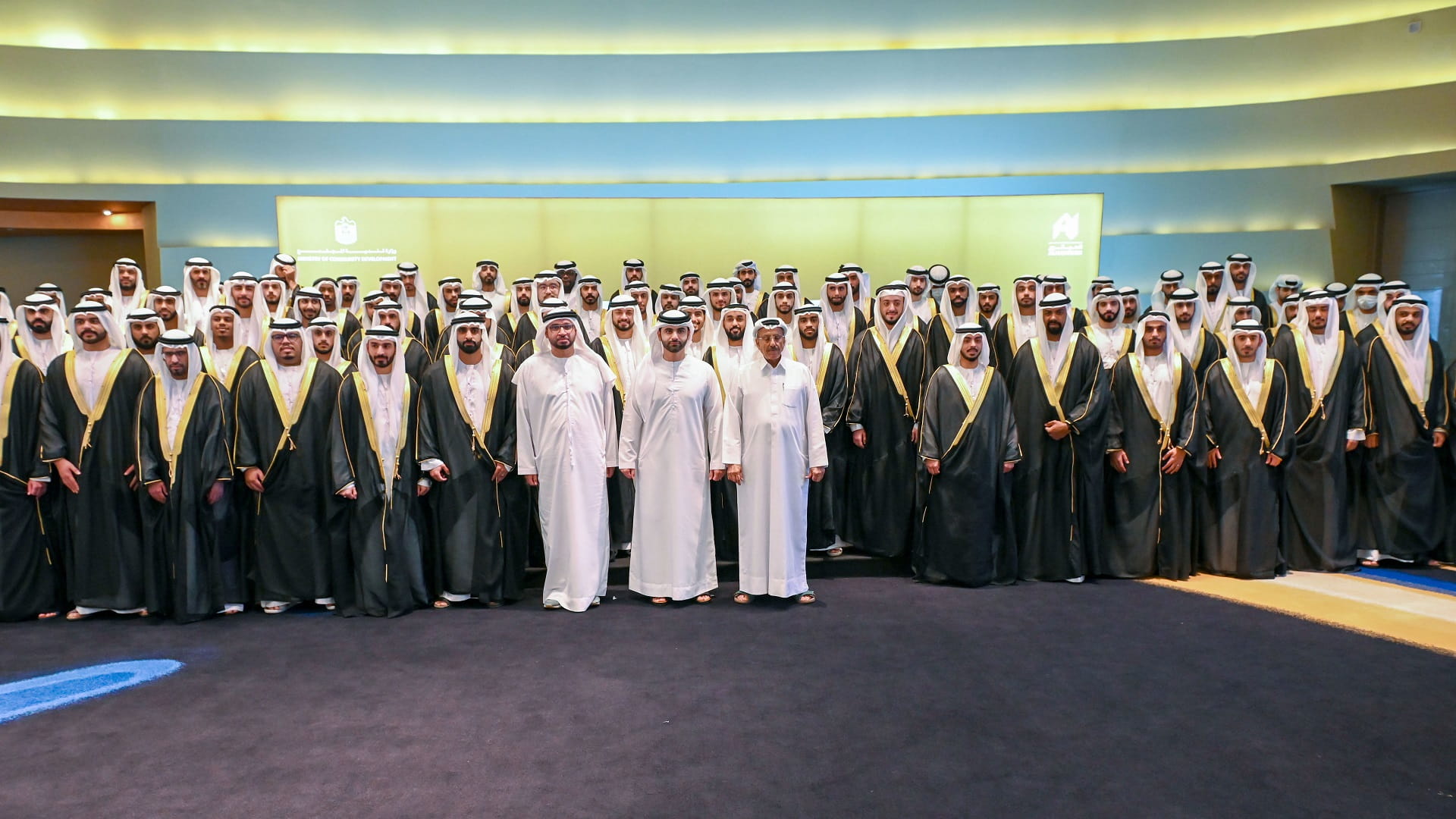 صورة بعنوان: منصور بن محمد يشهد العرس الجماعي لـ100 شاب في دبي 