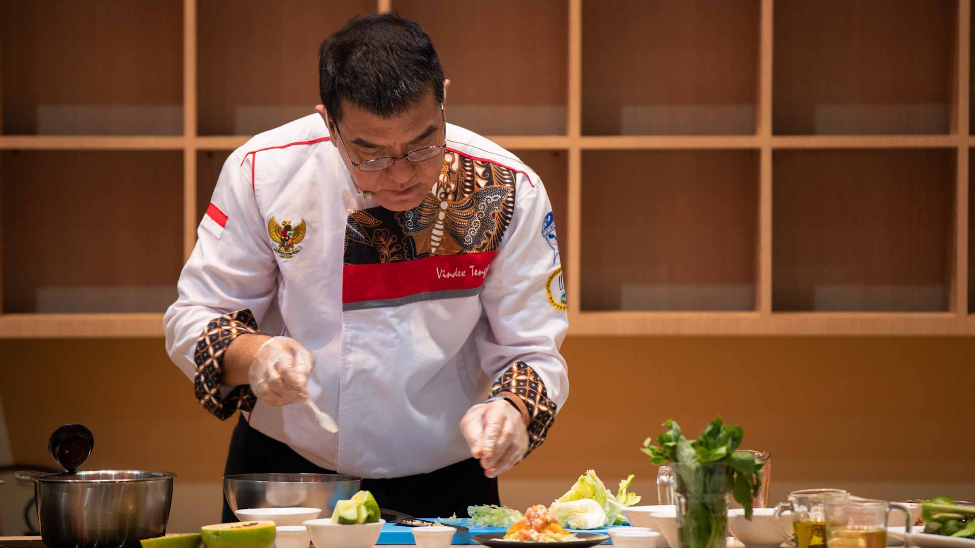 Image for the title: Indonesian chef Tengker cooks up island flavours at SIBF 