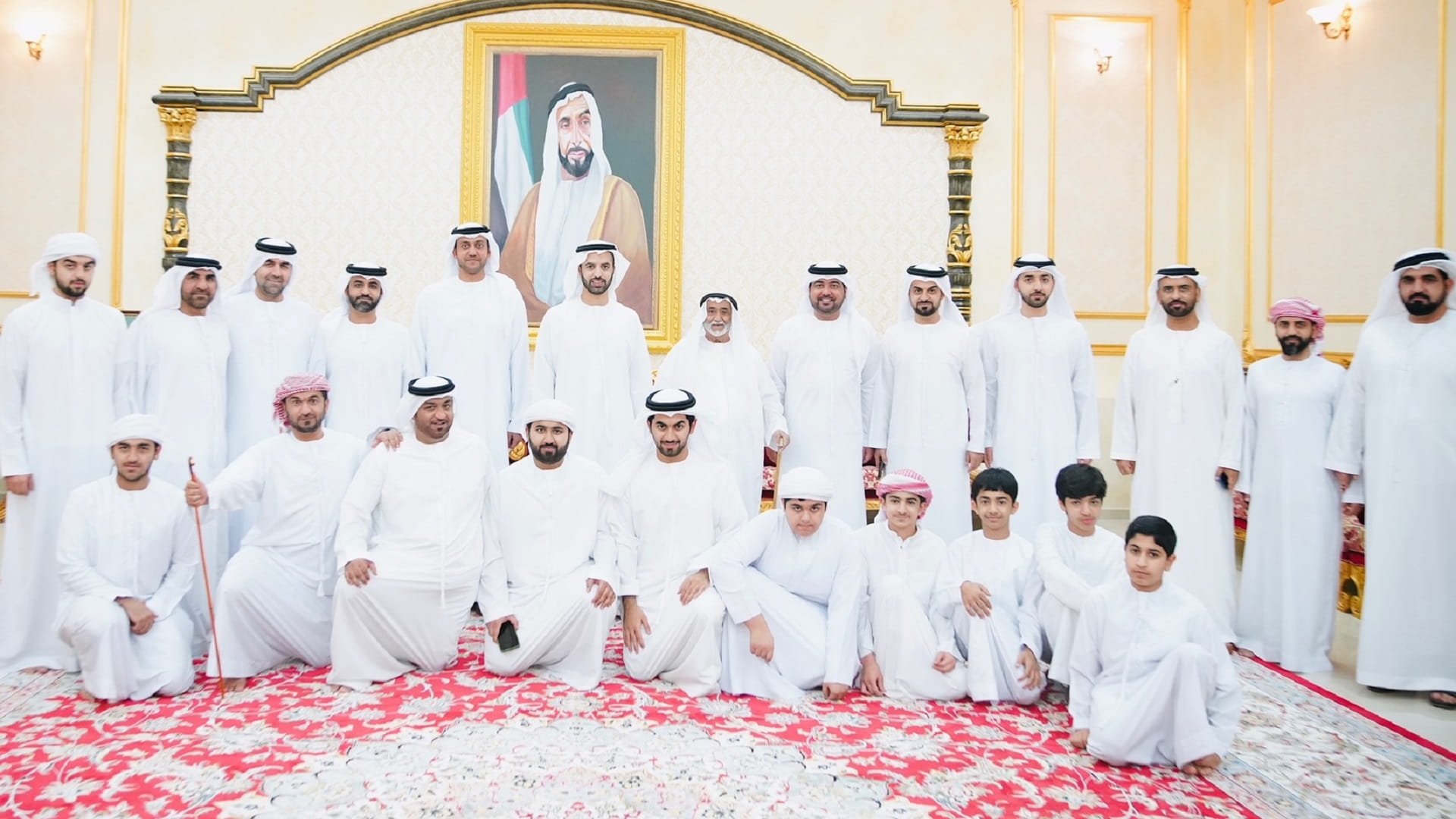 صورة بعنوان: ولي عهد رأس الخيمة يطمئن على صحة محمد الكيزي 