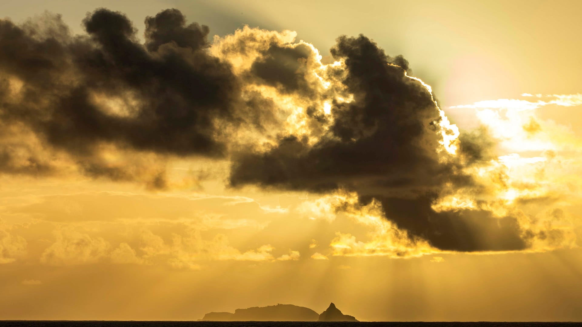 Image for the title: Tsunami warning after magnitude-7.1 quake near Tonga 
