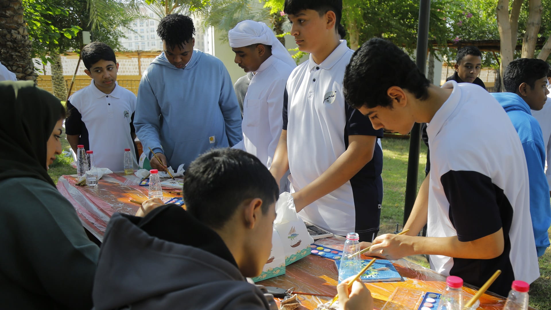 صورة بعنوان: معهد الشارقة للتراث يستقبل طلبة مدرسة تريم عمران للتعليم الثانوي 