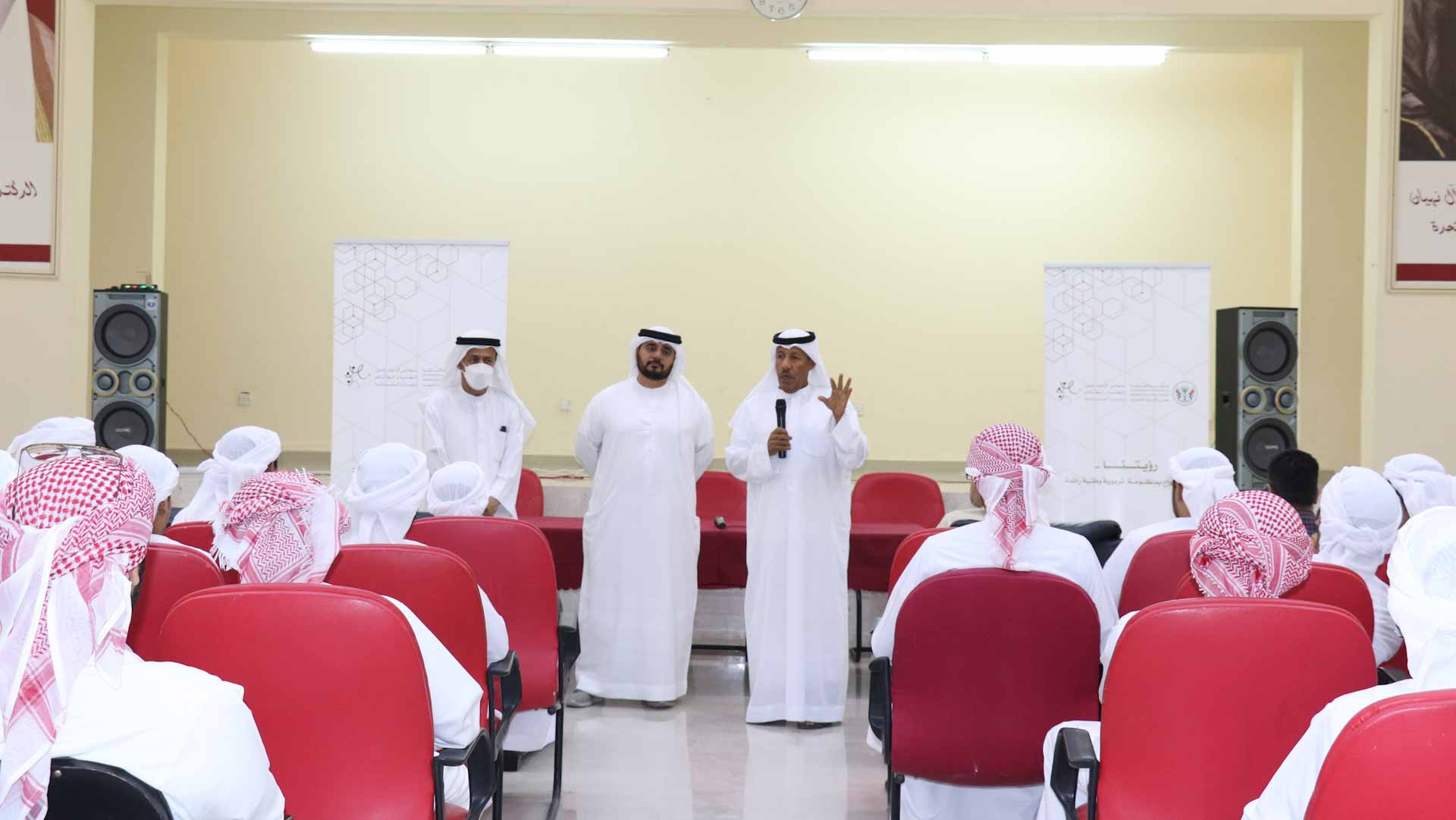 Image for the title: Dibba Al-Hisn Parents Council meets grade 12 students 