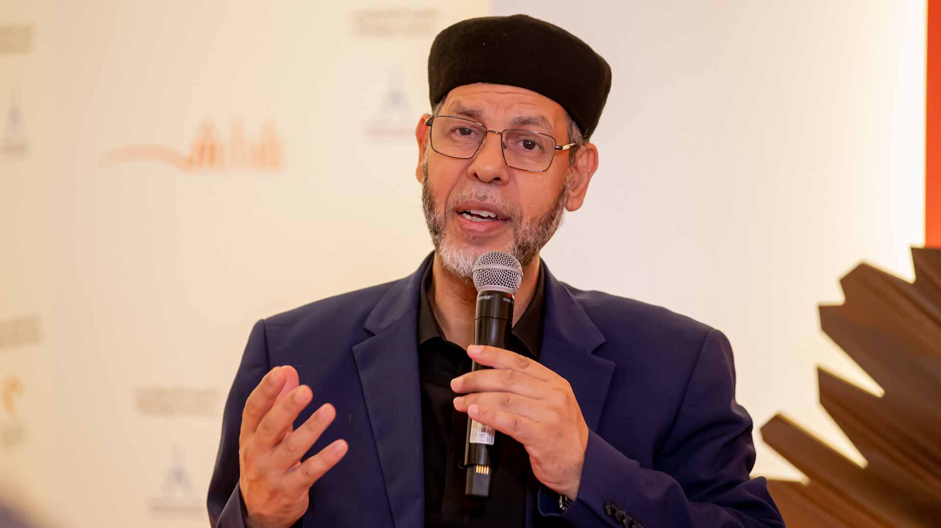 صورة بعنوان: حوار إفريقي في حضرة الضاد ضمن فعاليات "الشارقة للكتاب"  