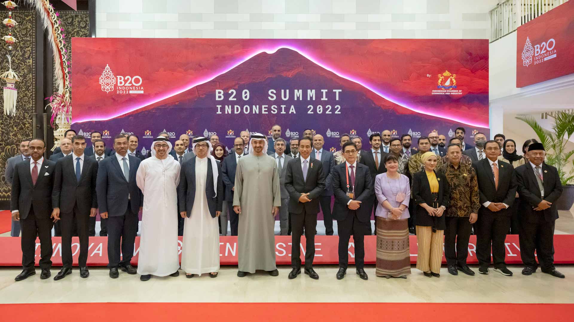 Image for the title: UAE President meets Emirati, Indonesian officials in B20 Summit 