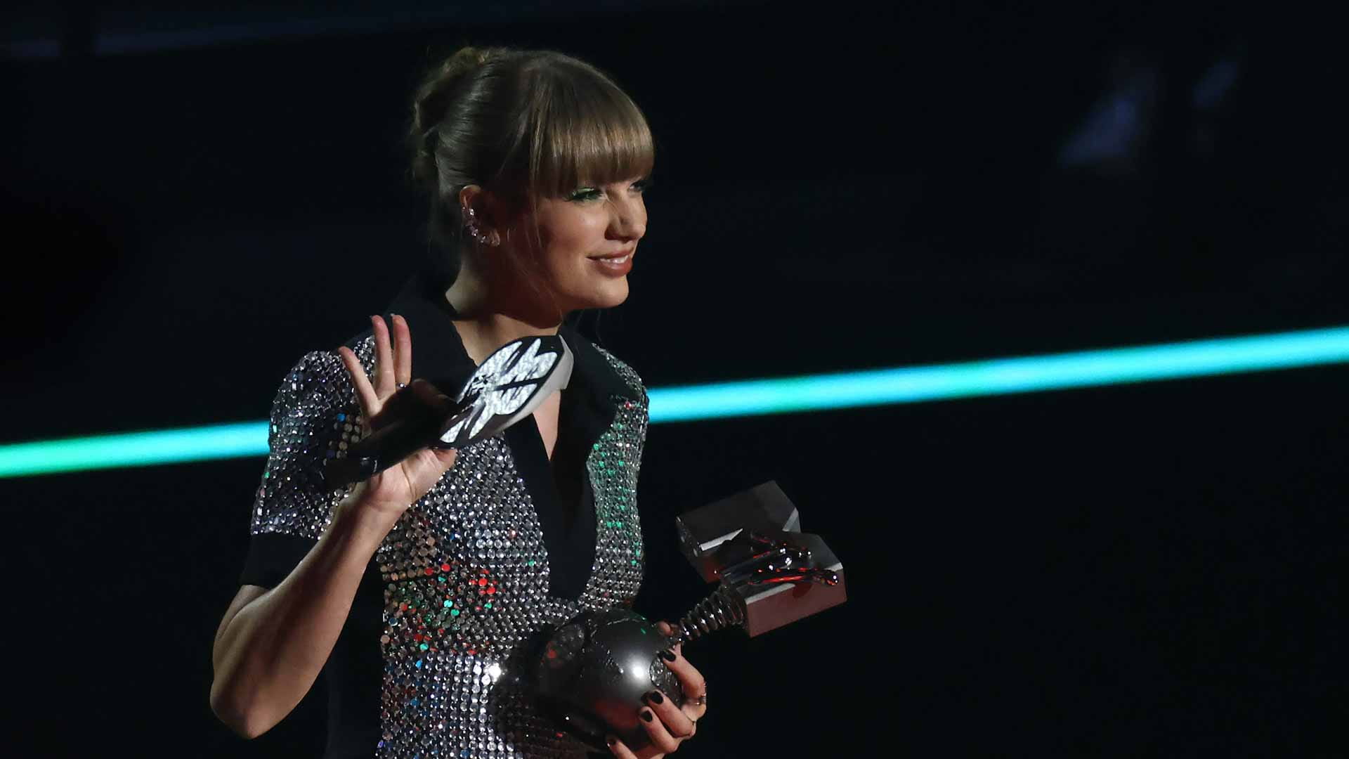 Image for the title: Taylor Swift wins most prizes at MTV Europe Music Awards 
