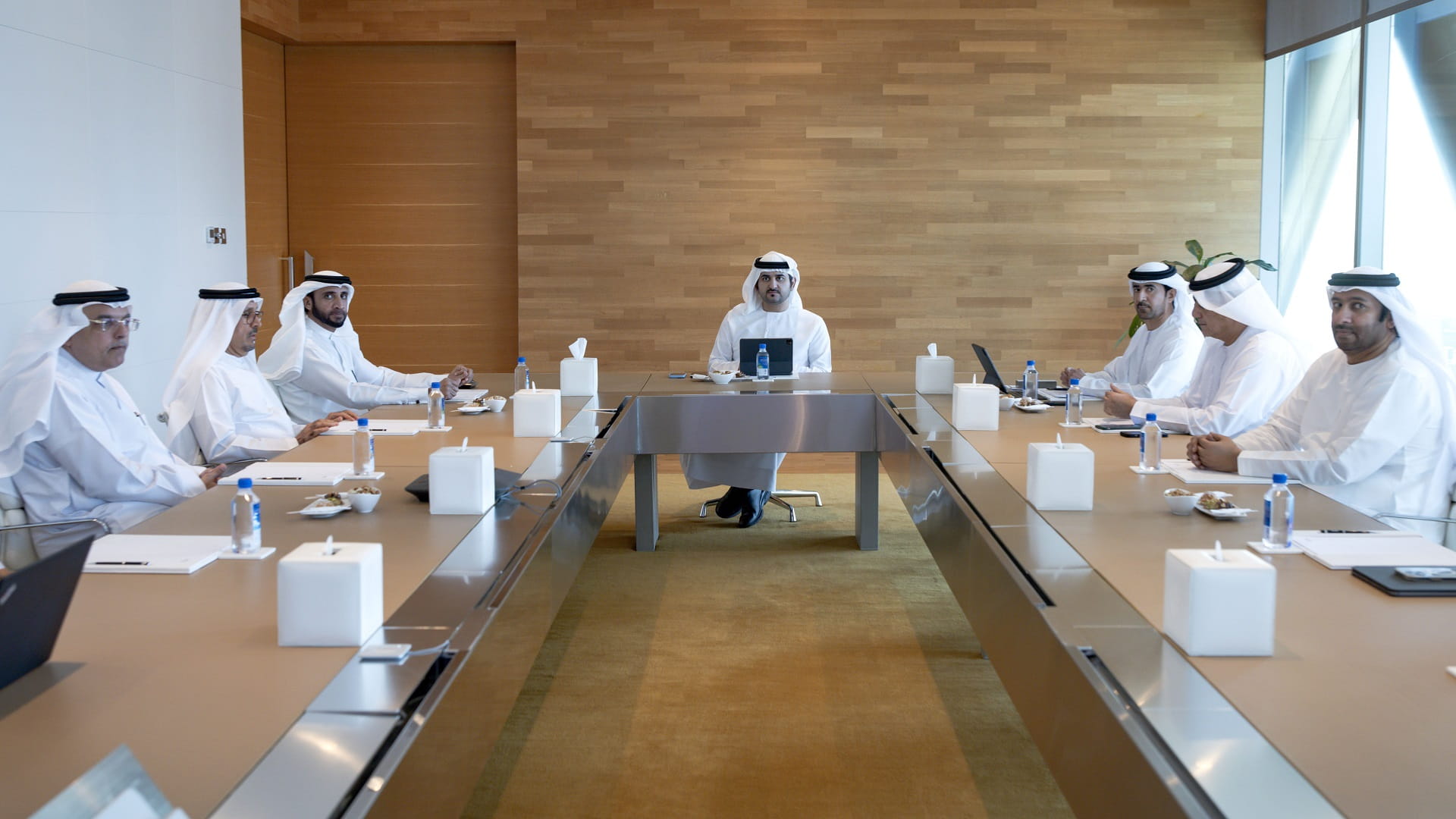 صورة بعنوان: مكتوم بن محمد يترأّس اجتماع مجلس دبي القضائي 