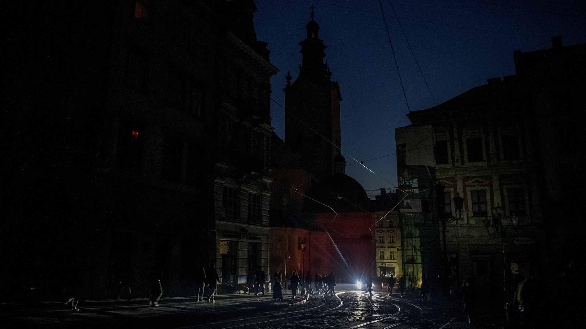 صورة بعنوان: روسيا تقصف مدناً أوكرانية بالتزامن مع قمة مجموعة العشرين 