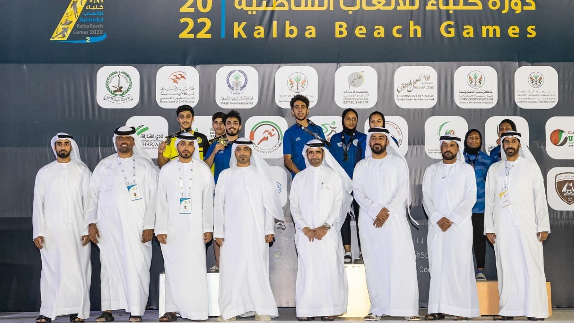 صورة بعنوان: هيثم بن صقر القاسمي يتوج الفائزين في دورة كلباء للألعاب الشاطئية 