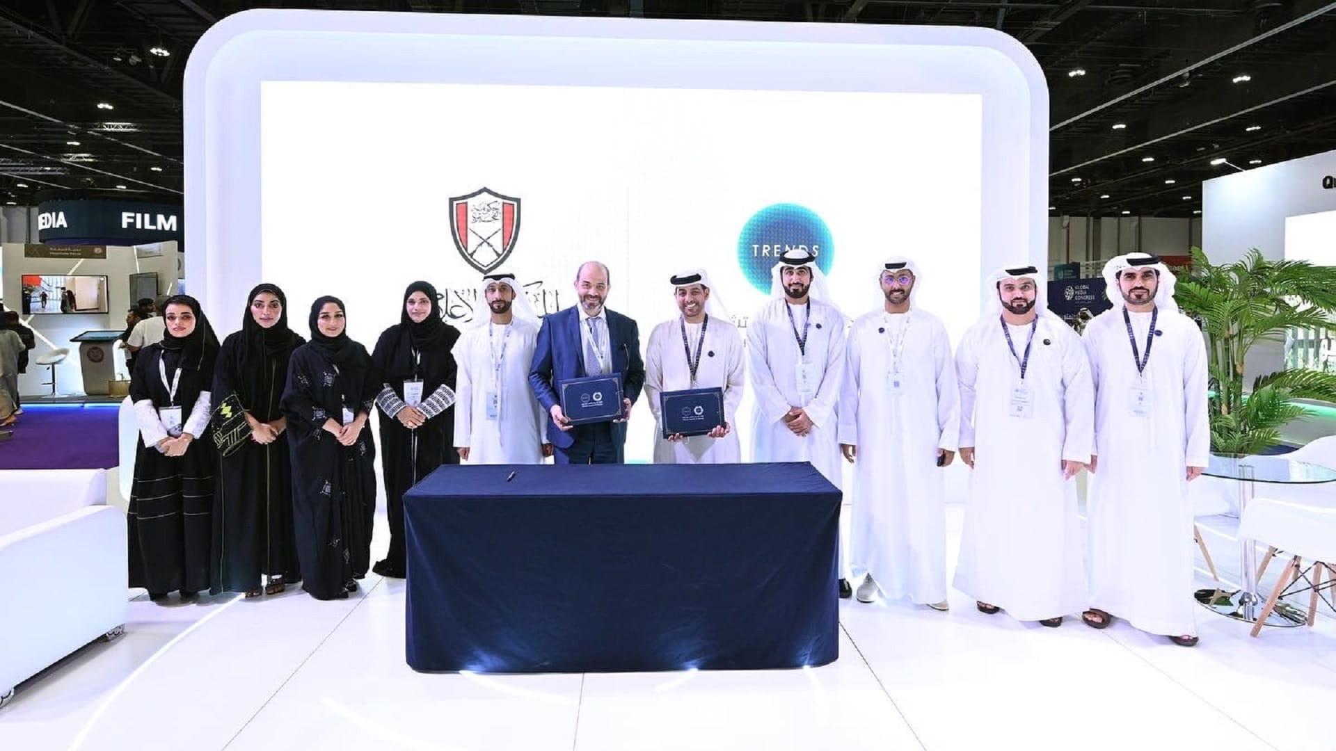 صورة بعنوان: المكتب الإعلامي لحكومة الفجيرة و"تريندز" يوقعان اتفاقية تعاون 