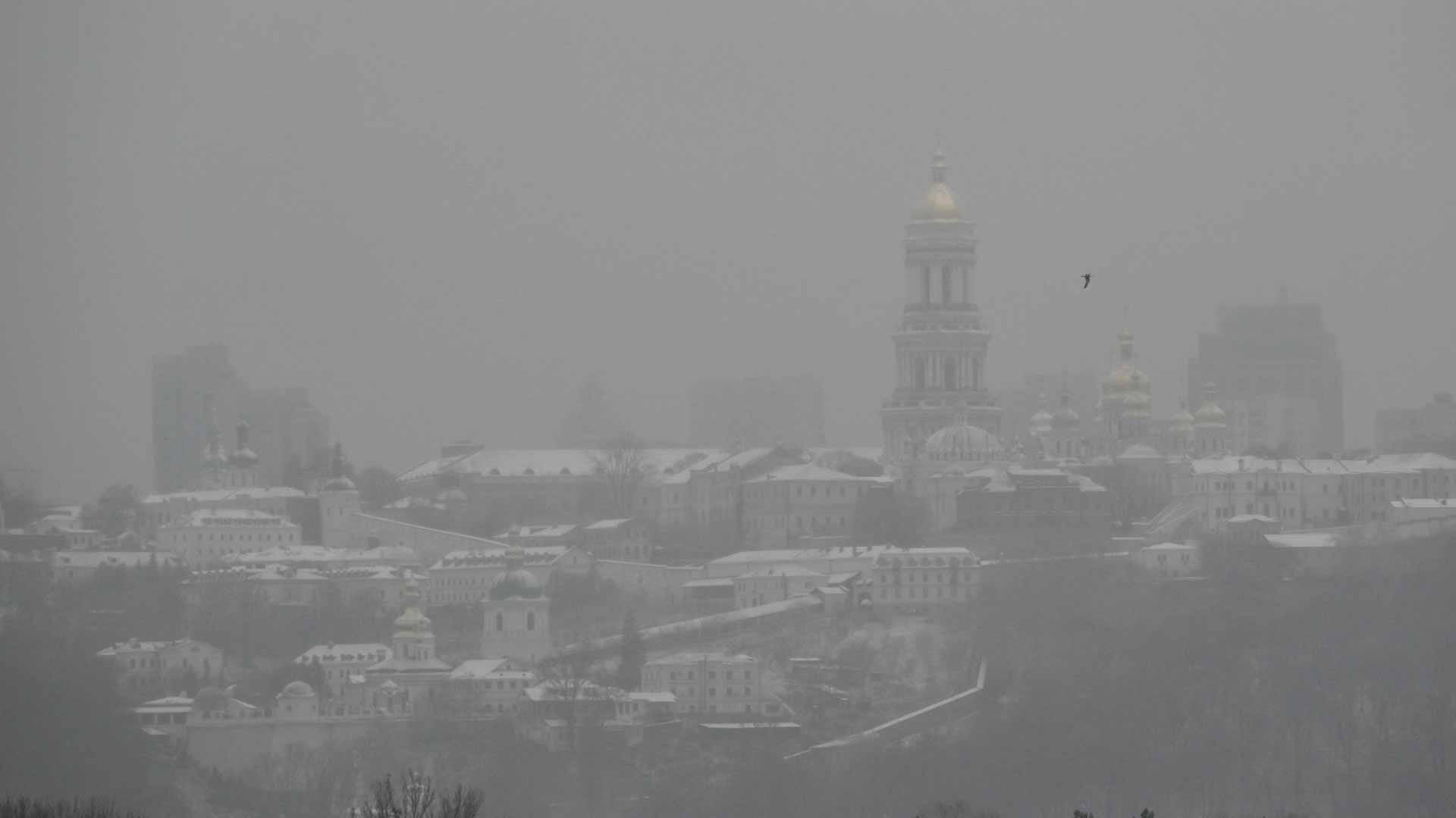 Image for the title: New wave of Russian strikes batter Ukraine grid 