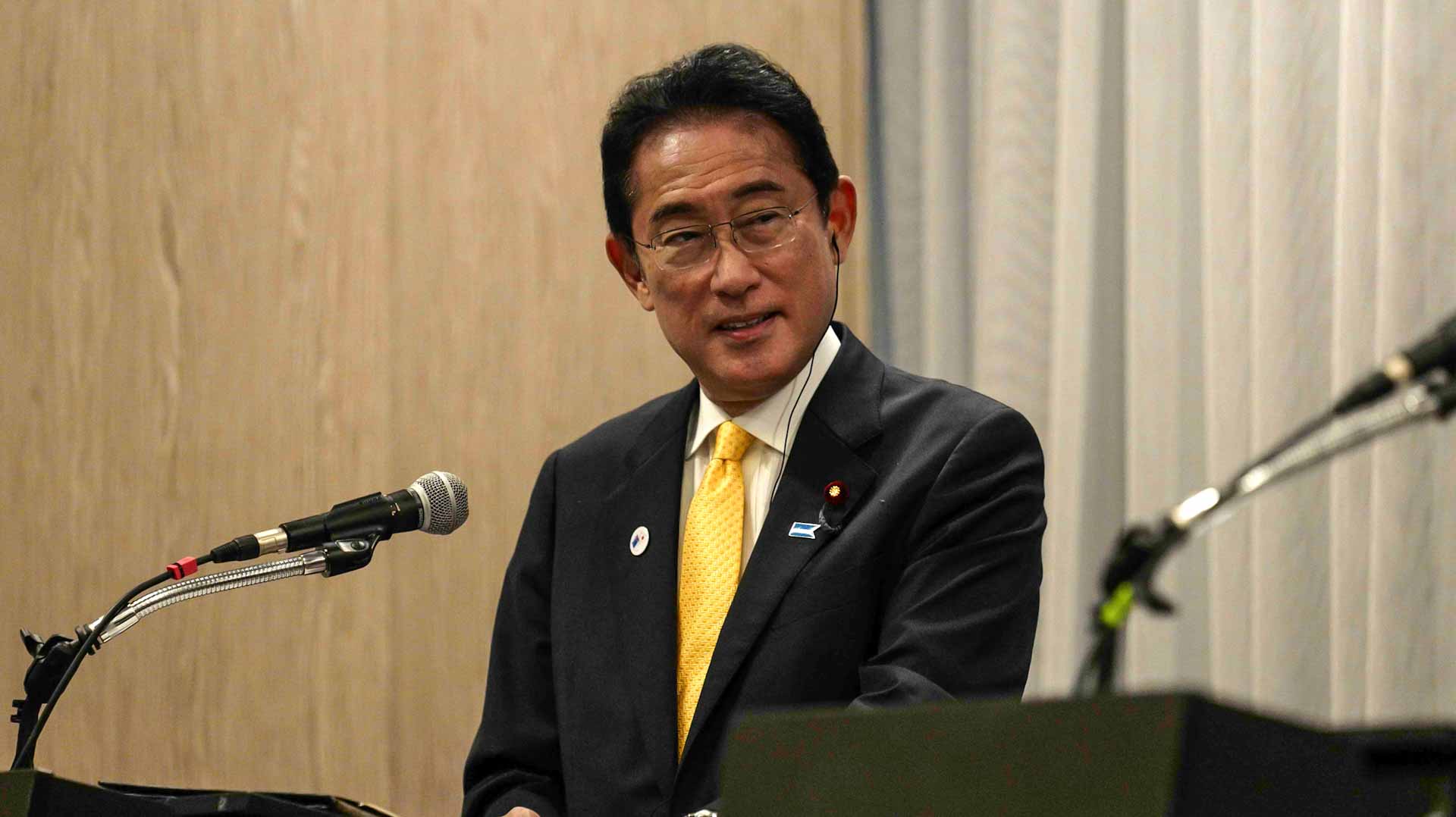 Image for the title: Japanese PM voices security concerns in 1st talks with China's Xi 