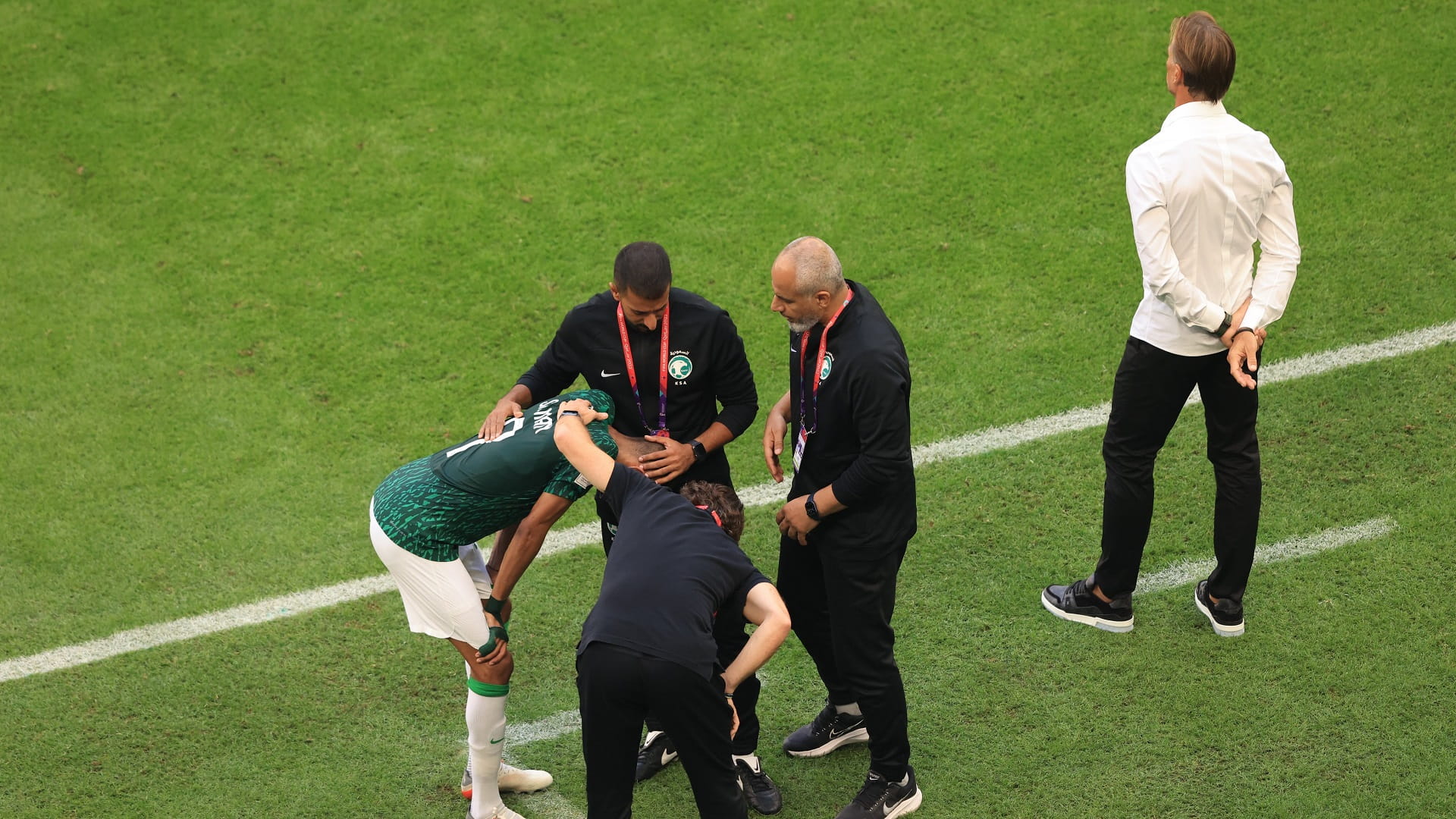 صورة بعنوان: مدرب السعودية: من الصعب على سلمان الفرج خوض مباراة أخرى بالمونديال 